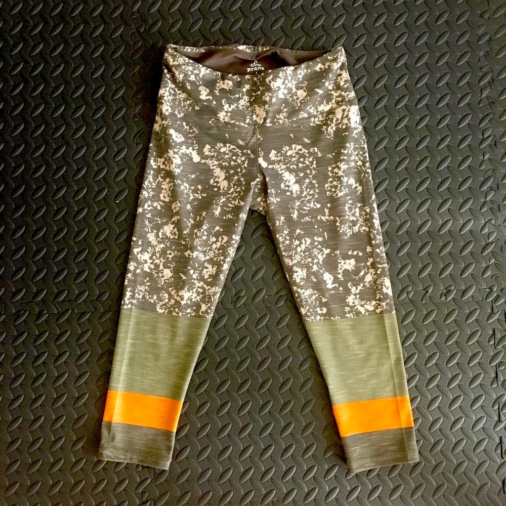 Prana Pillar capri Size Small green printed